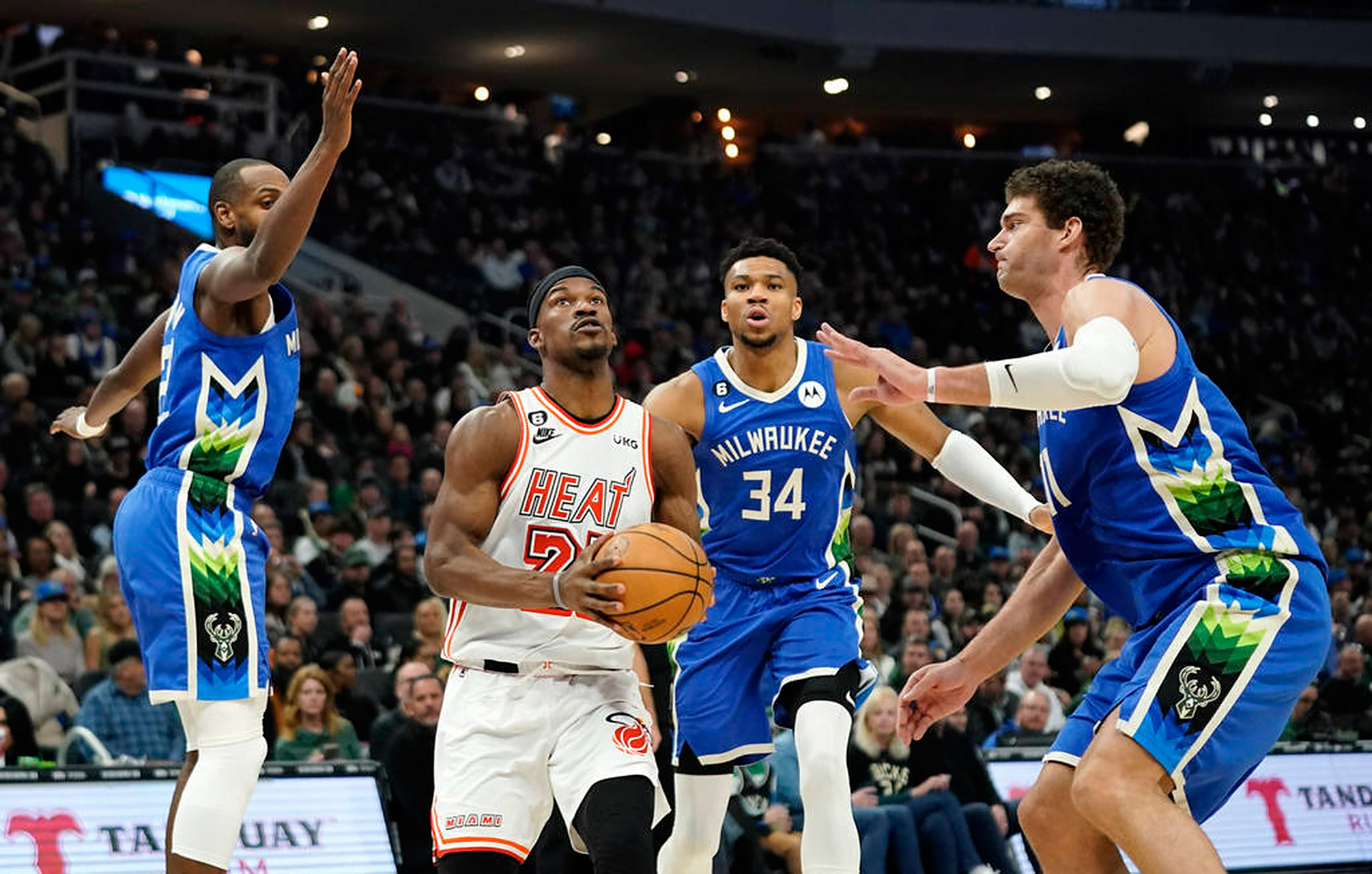 雄鹿大胜热火,主场保持不败纪录 雄鹿大胜热火,主场保持不败纪录