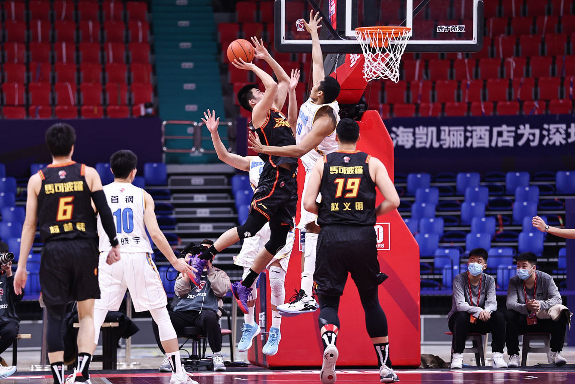 关于史诗对决！CBA上演极限翻盘的信息