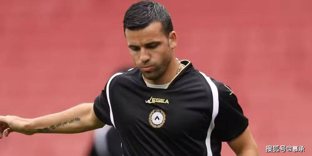 足球选手爆冷获胜，专家预测失准的简单介绍